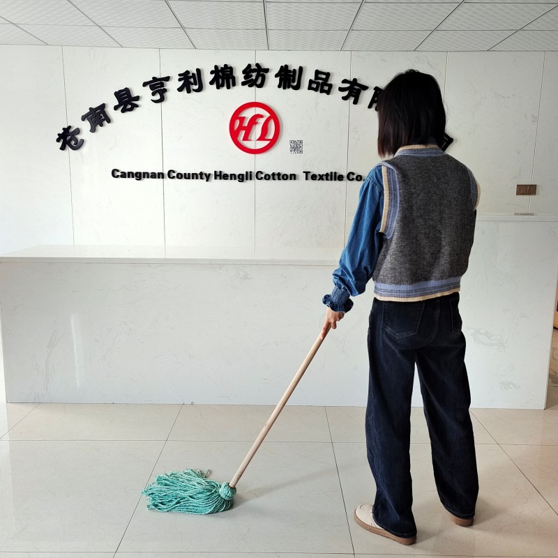 Traditional Solid Wood Handle Wet Mop